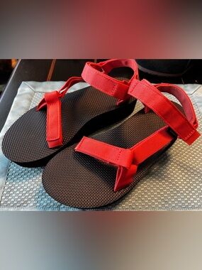 Teva Flatform Universal Sandals size 9